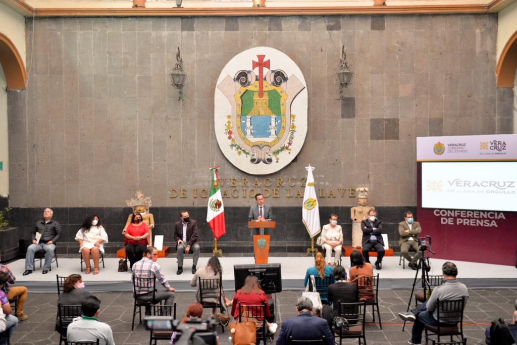 Senadores acompa&ntilde;an a Cuitl&aacute;huac Garc&iacute;a Jim&eacute;nez